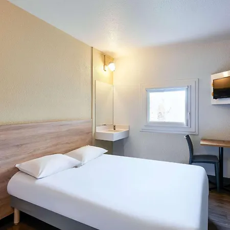 Hotelf1 Centre Courtine Gare Tgv Hotel *
