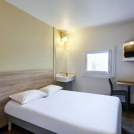 Hotelf1 Centre Courtine Gare Tgv Hotel