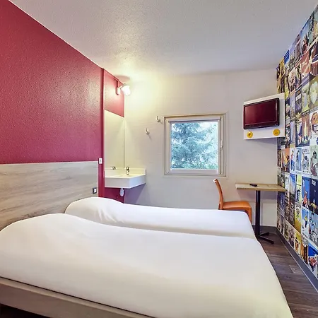 Hotel Hotelf1 Centre Courtine Gare Tgv Avignon