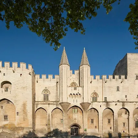 Hotelf1 Centre Courtine Gare Tgv Avignon